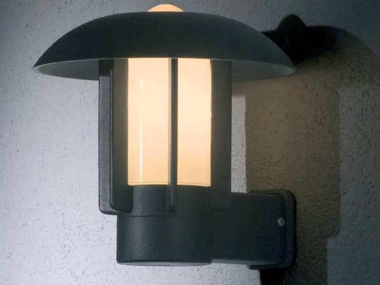 Außenwandleuchte HEIMDAL, Aluminium schwarz / Glas opal, E27 Fassung, IP44