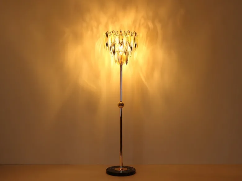 Ausgefallene Stehlampe ELINOR Gold mit 3-farbigem K9 Kristall, Höhe 165cm