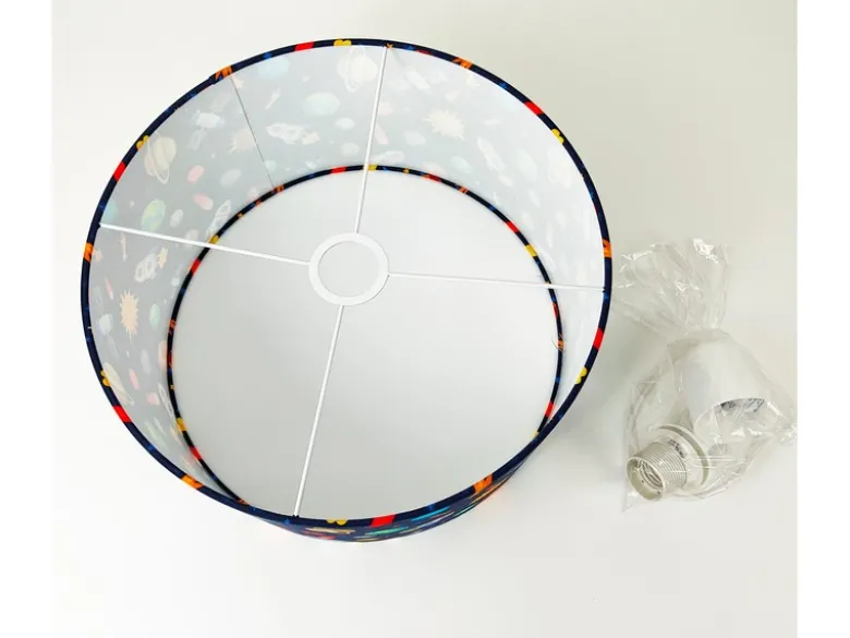 Coole Weltall Hängelampe für Kinderzimmer mit Stoffschirm, bunt Ø 35cm