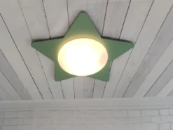 Deckenleuchte Stern fürs Kinderzimmer mit Holz in Salbeigrün, Ø 53cm & E27 LED
