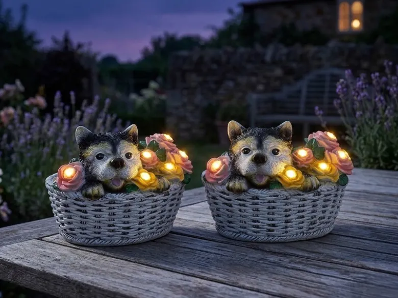 2er Set LED Deko Solarleuchten Hund und Blumen im Korb, Höhe 13,5cm