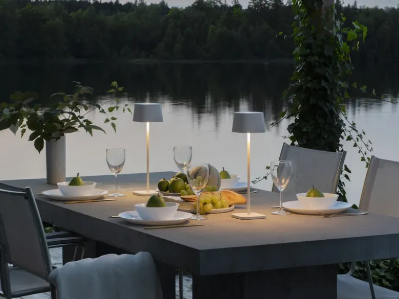 2er Set Wiederaufladbare LED Outdoor Tischleuchten dimmbar in Weiß, Höhe 36cm