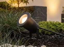 Gartenstrahler mit Erdspieß, 5m Anschlußkabel, Stecker & GU10 LED Ø 9cm