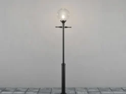 Große LED Mastleuchte Aluminium Schwarz mit Glaskugel, Höhe 240cm
