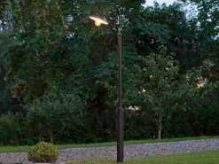 Große LED Mastleuchte aus Aluminium Schwarz, Höhe 240cm