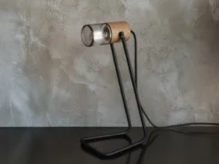 Industrial LED Tischlampe Metallgeflecht Metallschirm und Holzsockel, Höhe 40cm