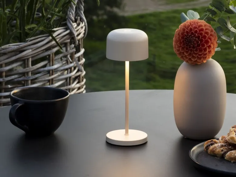 Kleine Akku Tischleuchte LILLE per USB aufladbar, Beige Höhe 20cm