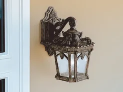 Kleine antike LED Außenwandleuchte hängend Bronzefarbig, Höhe 27cm