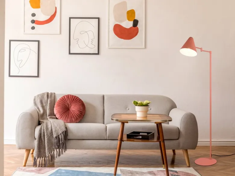 Kleine LED Stehleuchte mit Schwenkarm aus Metall Apricot, Höhe 126,5cm