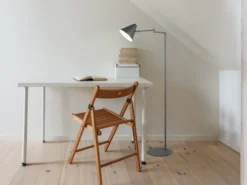 Kleine LED Stehleuchte mit Schwenkarm aus Metall Anthrazit, Höhe 126,5cm