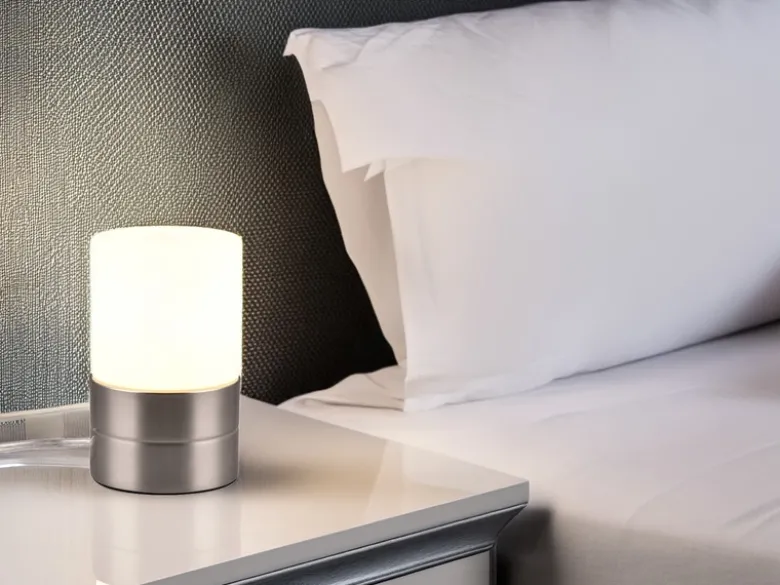 Kleine LED Tischleuchte per touch dimmbar, Silber mit Glasschirm, Höhe 15cm