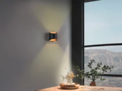 Kleine LED Wandleuchte Up and Down aus Metall Schwarz Gold, Höhe 10cm