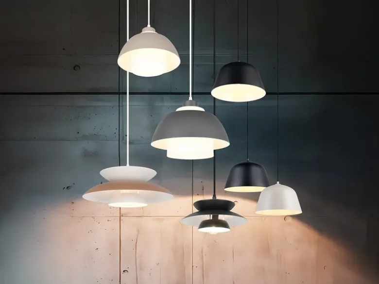 Kleine Pendelleuchte TILOS skandinavisch mit Metall- & Glasschirm Ø 23cm