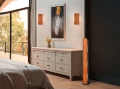 Kleine Stehlampe KARUNI mit Naturholz, Höhe 120cm