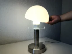 Kleine Tischlampe WARIN mit E14 Glasschirm Weiß per Touch dimmbar, Höhe 21cm