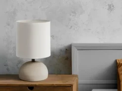 Kleine Tischleuchte LUCI mit Keramikfuß Beige & Stoffschirm Weiß, Höhe 23cm