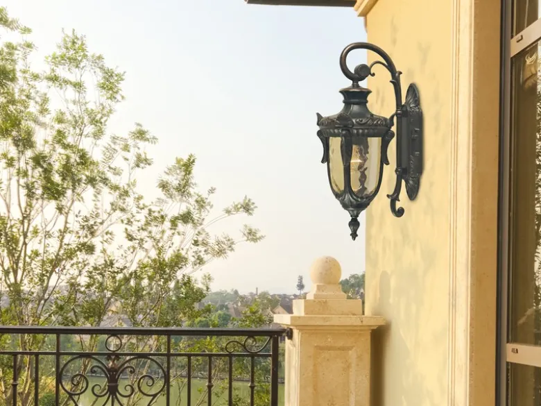 LED Außenwandlaterne im Jugendstil mit Amberglas, hängend Höhe 43cm