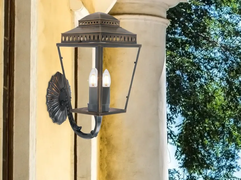 LED Außenwandleuchte im Landhausstil, Altmessing Höhe 48cm