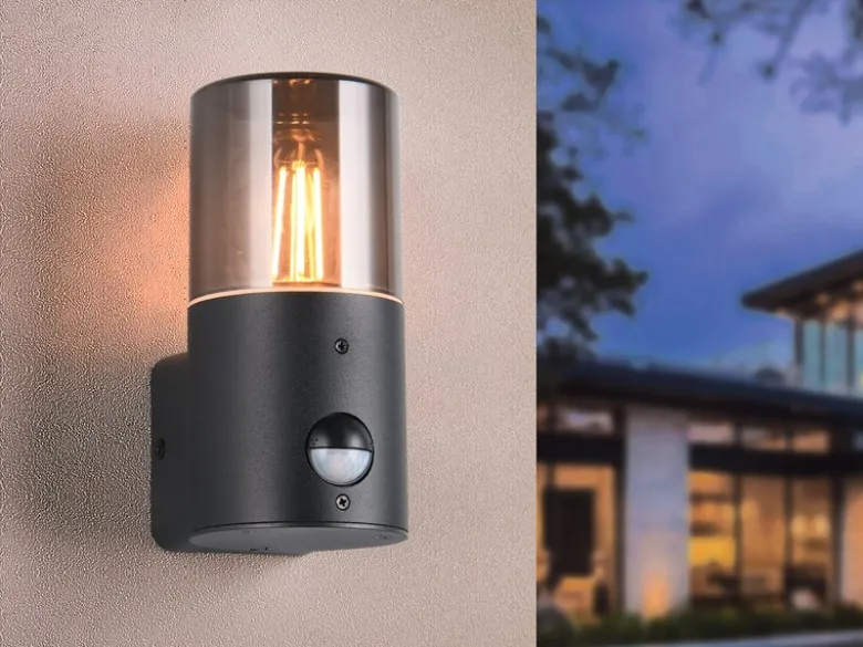 LED Außenwandleuchte Schwarz & Rauchfarbig mit Bewegungsmelder, Höhe 17,5cm