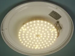 LED-Deckenleuchte rund, Glas satiniert mit Klarrand, Dekorring Chrom, Ø 30cm
