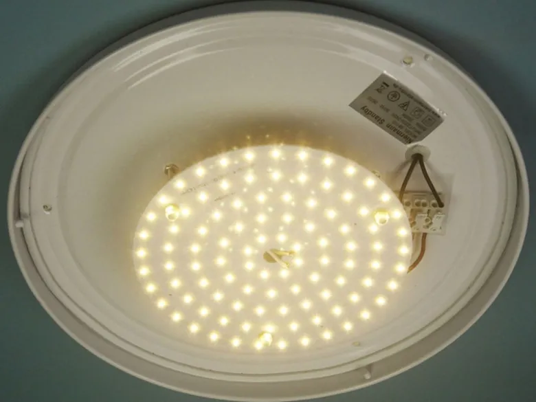 LED-Deckenleuchte rund, Opalglas matt, Dekorring Messing poliert, Ø 30cm