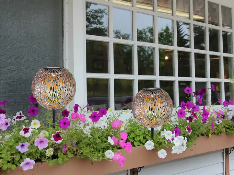 LED Metall Solarkugel Ø 18cm mit Erdspieß, Silber Antik