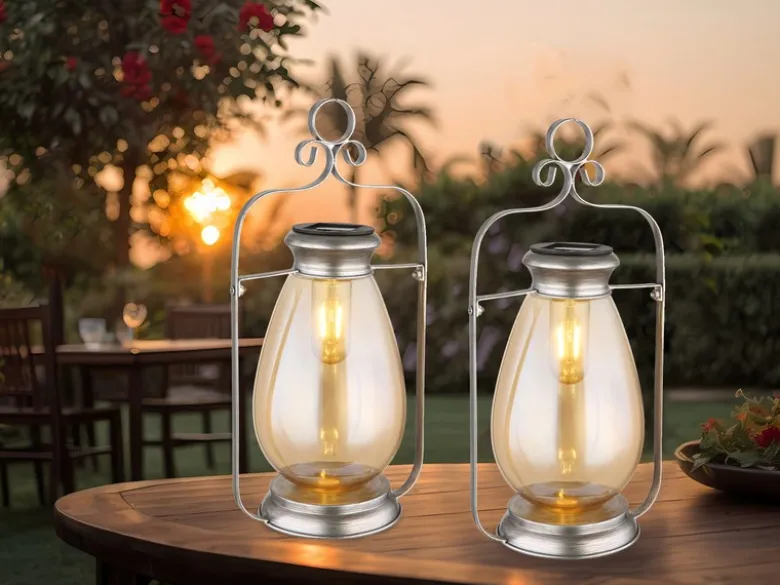 LED Solarlaterne in Silber mit Glas Lampenschirm bernsteinfarbig, H 36,5cm