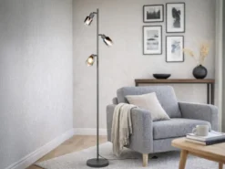 LED Stehlampe mit 3 schwenkbaren Glas Spots Chromfarbig, Höhe 154cm