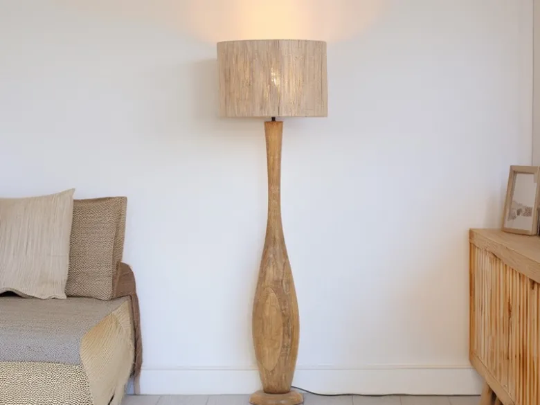 LED Stehleuchte aus Naturholz mit Lampenschirm aus Jute, Höhe 135cm