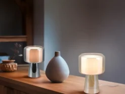 LED Tischleuchte aus Glas Bernsteinfarben mit Stoffschirm innen, Höhe 29cm