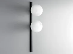 LED Wandleuchte 2-flammig Schwarz mit Glaskugeln in Opalweiß, Höhe 60cm