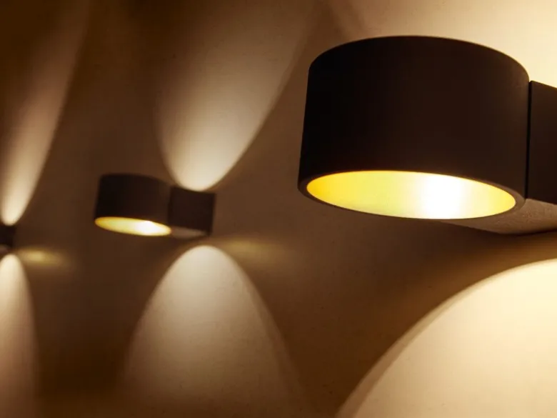 LED Wandleuchte LACAPO Schwarz Gold mit Up and Down Licht, Ø 10,5cm