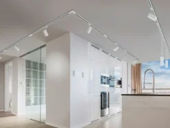 Lichtschienensystem Weiß mit 5 Spots & Einspeisung 4-adrig, Länge 202,5cm