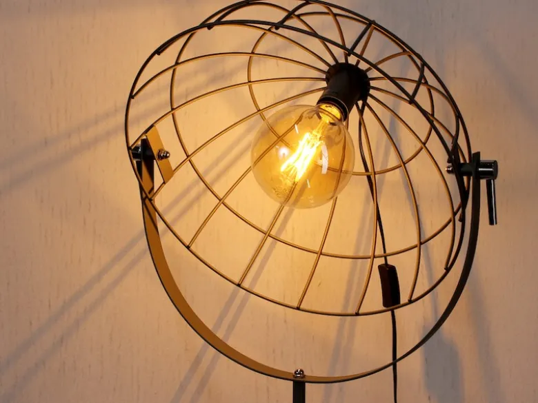 Retro Stehleuchte GRID mit schwenkbarem Gitterschirm aus Metall Anthrazit, 146cm