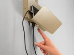 Schwanenhals Leselampe GULP Braun mit Ablage & USB-Ladefunktion, B. 23cm
